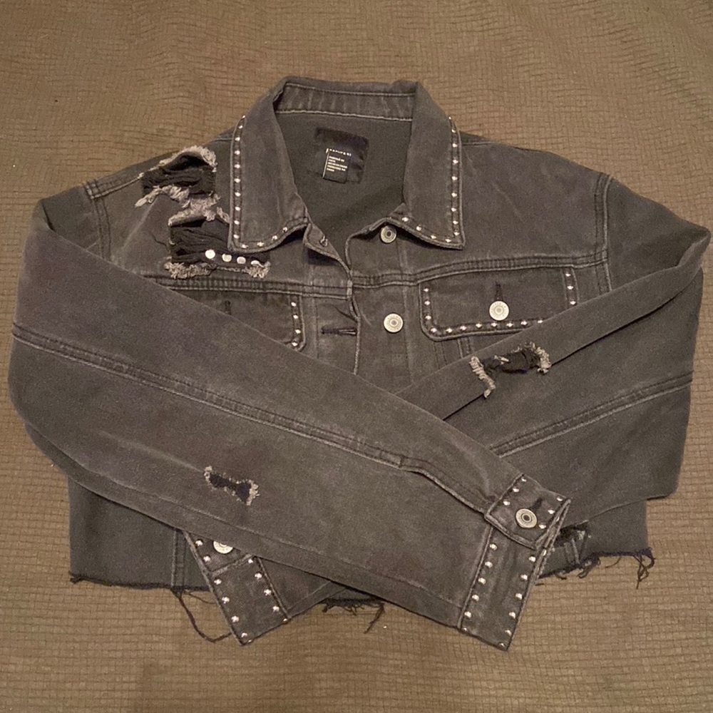 Forever 21 cropped denim jacket size medium